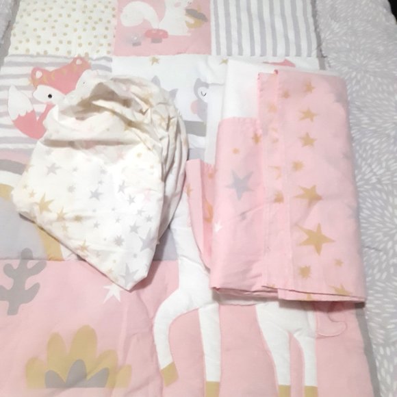 Lambs & Lily 3 Piece Crib Set - Quilt, Skirt & Fitted Sheet - Unicorn, Animals - Picture 2 of 4